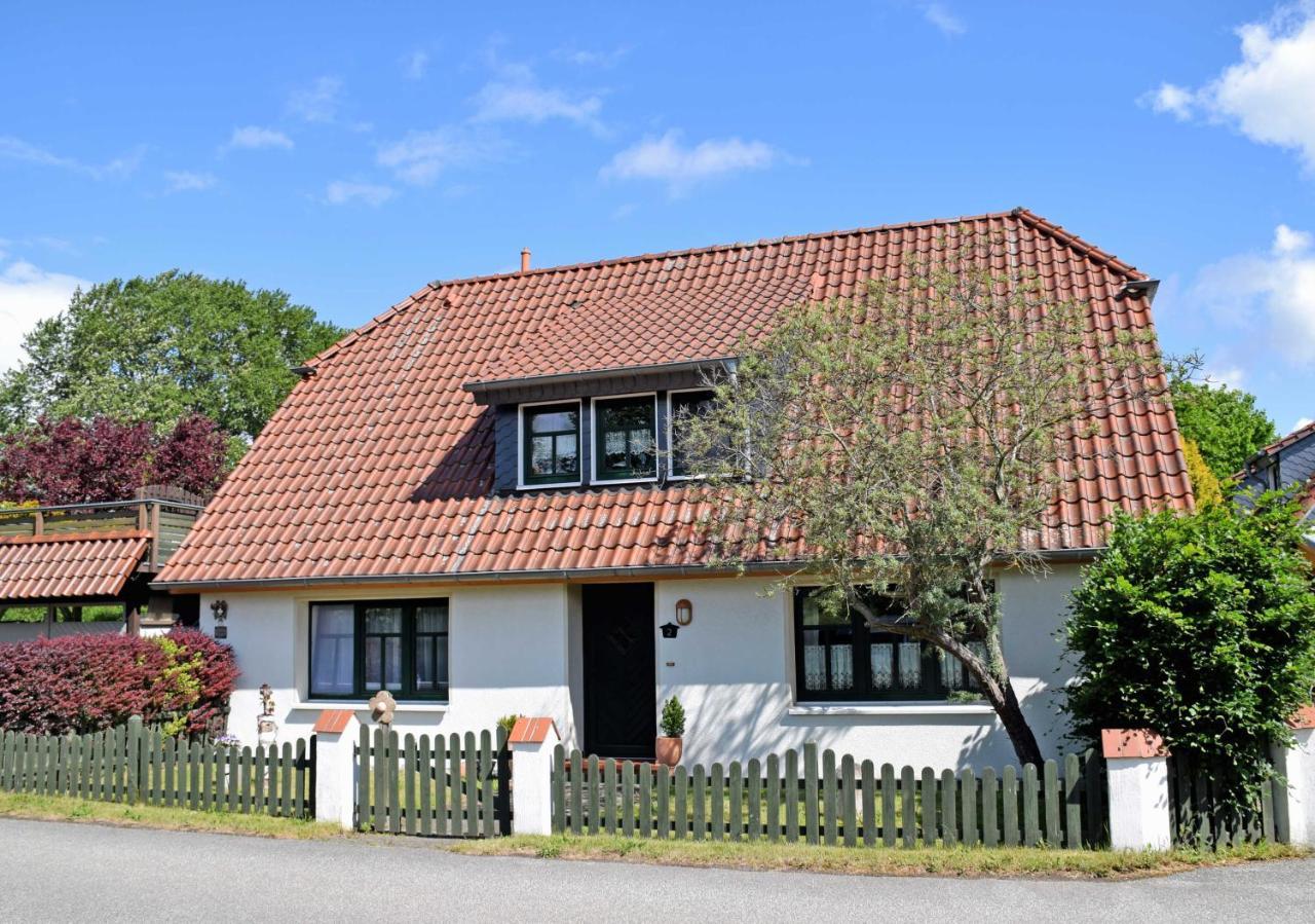 Rügener Ferienwohnungen in Beuchow Exterior foto