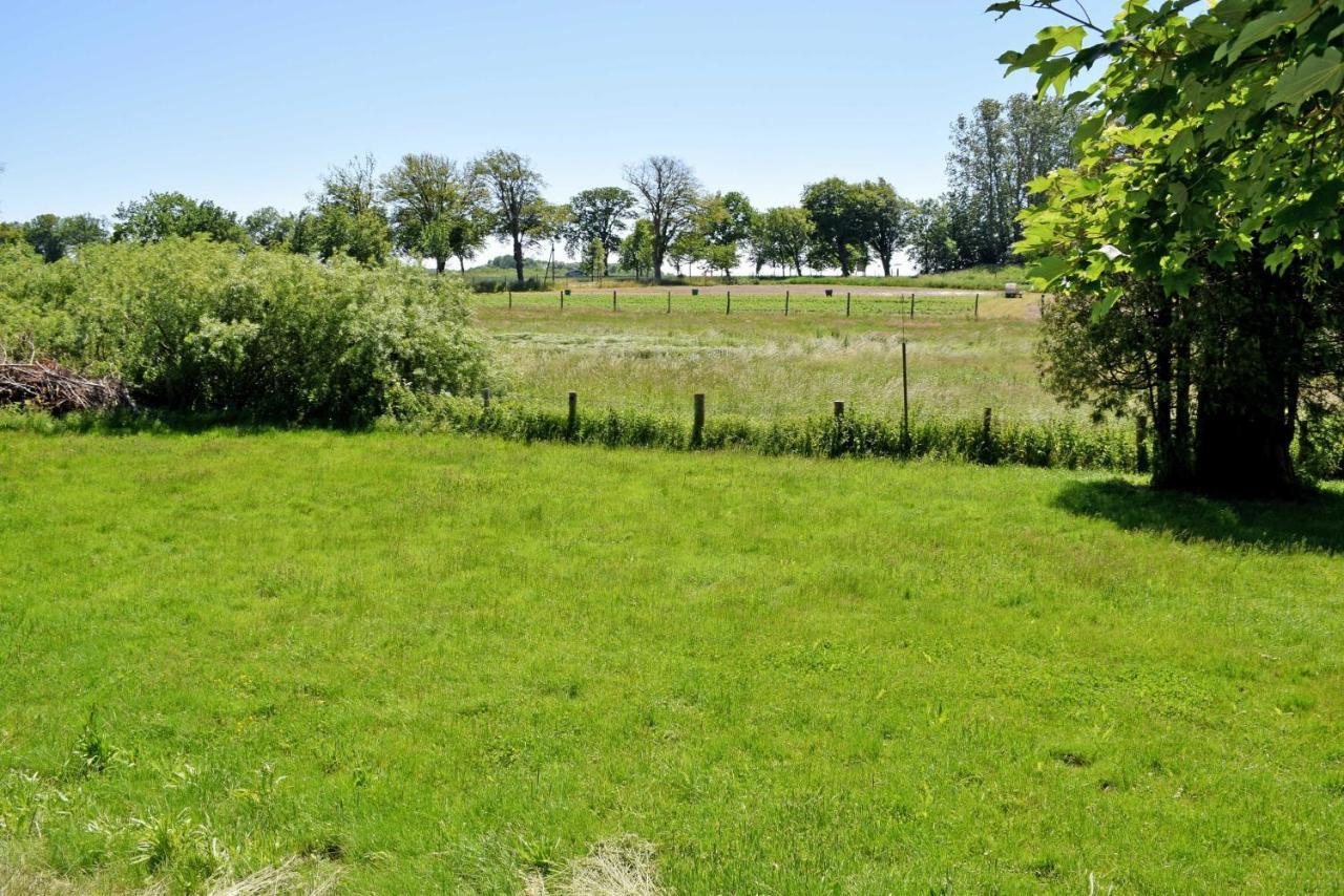 Rügener Ferienwohnungen in Beuchow Exterior foto